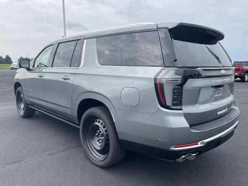 2025 Chevrolet Suburban 4WD High Country