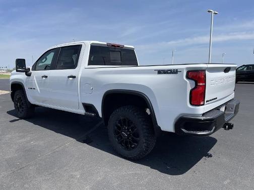 Summit White 2026 Chevrolet Silverado 3500 LT