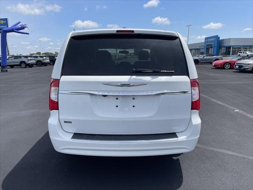 2016 Chrysler Town & Country Touring-L