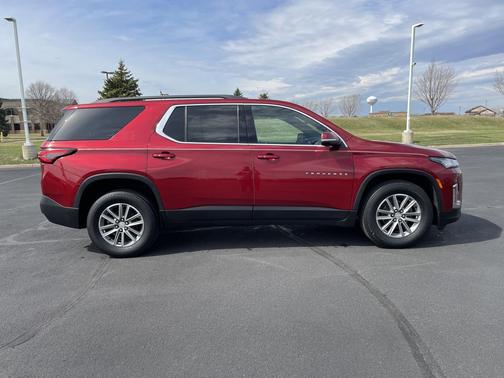 Radiant Red Tintcoat 2023 Chevrolet Traverse LT Cloth