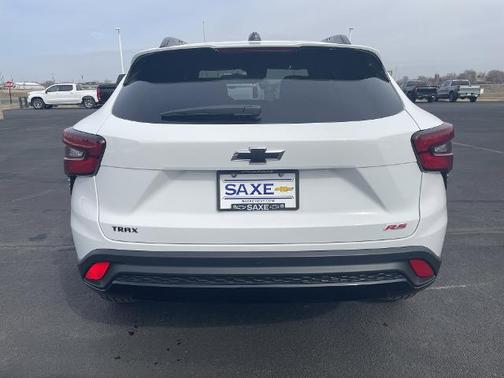 Summit White 2026 Chevrolet Trax FWD 2RS