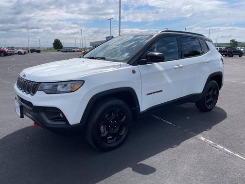 Bright White Clearcoat 2024 Jeep Compass Trailhawk