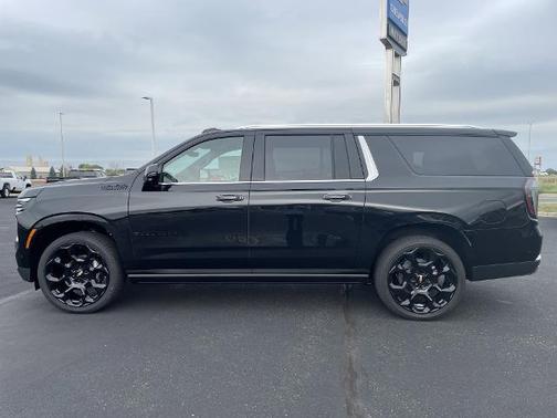 2025 Chevrolet Suburban 4WD High Country