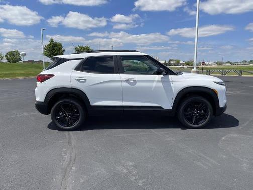 Summit White 2026 Chevrolet Trailblazer LT