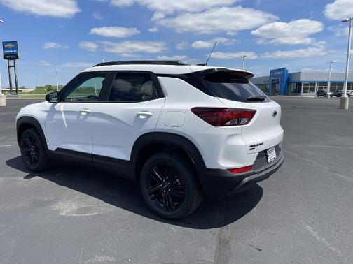 Summit White 2026 Chevrolet Trailblazer LT