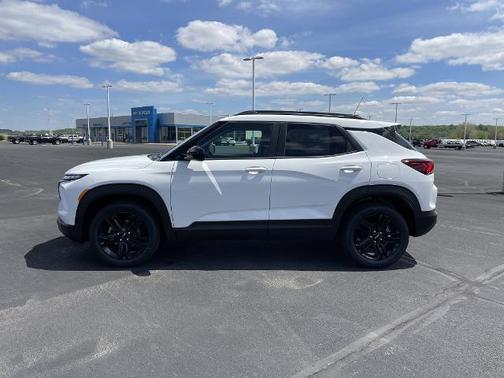 Summit White 2026 Chevrolet Trailblazer LT