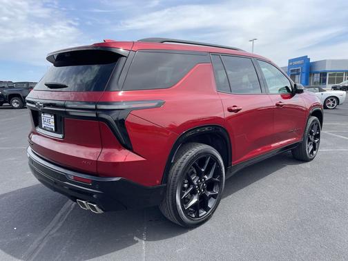 Radiant Red Tintcoat 2024 Chevrolet Traverse RS