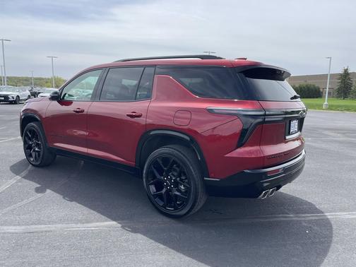 Radiant Red Tintcoat 2024 Chevrolet Traverse RS