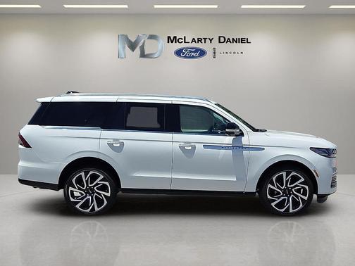 Star White 2026 Lincoln Navigator Reserve