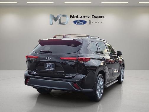 Opulent Amber 2021 Toyota Highlander Limited