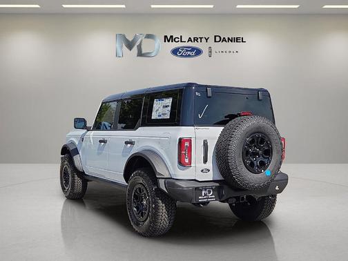 Oxford White 2026 Ford Bronco Badlands