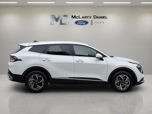 Snow White Pearl 2024 Kia Sportage LX