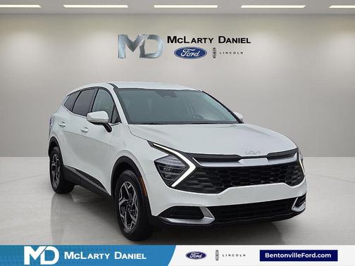 Snow White Pearl 2024 Kia Sportage LX