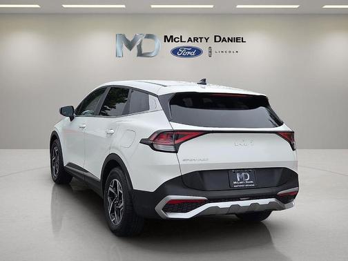 Snow White Pearl 2024 Kia Sportage LX