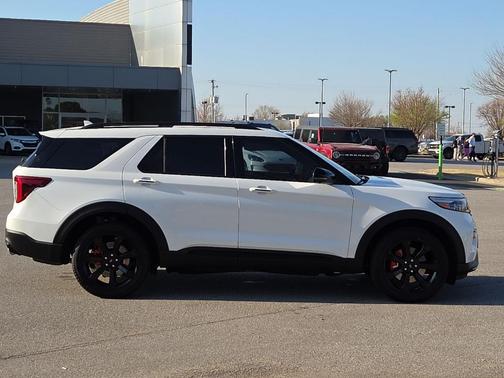 Star White 2023 Ford Explorer ST