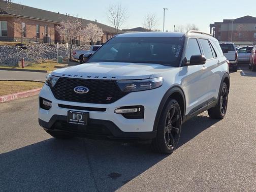 Star White 2023 Ford Explorer ST
