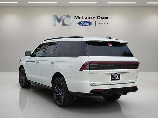White Metallic 2027 Lincoln Navigator Reserve