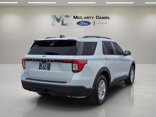 Space White Metallic 2026 Ford Explorer Active