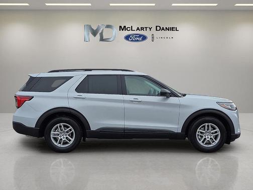 Space White Metallic 2026 Ford Explorer Active