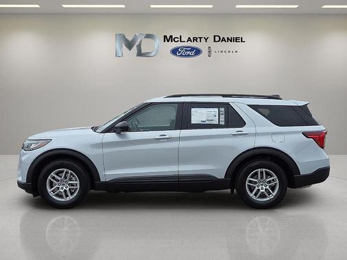 Space White Metallic 2026 Ford Explorer Active
