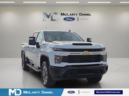 Summit White 2024 Chevrolet Silverado 2500 Custom
