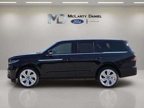 Black Metallic 2025 Lincoln Navigator Reserve