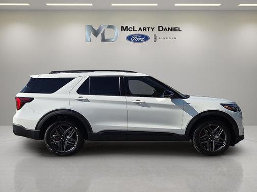 White Metallic 2026 Ford Explorer ST-Line