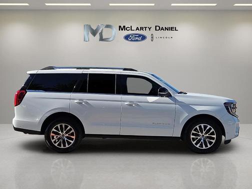 Oxford White 2025 Ford Expedition Platinum