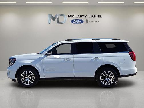 Oxford White 2025 Ford Expedition Platinum