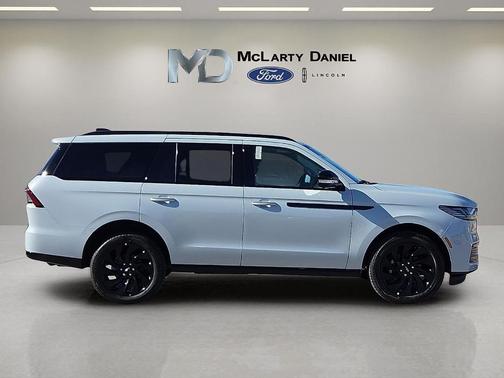 Crystal White Metallic 2026 Lincoln Navigator Reserve