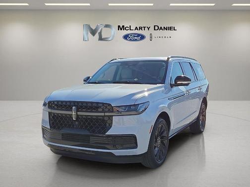 Crystal White Metallic 2026 Lincoln Navigator Reserve