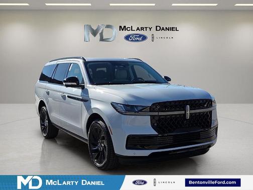 Crystal White Metallic 2026 Lincoln Navigator Reserve