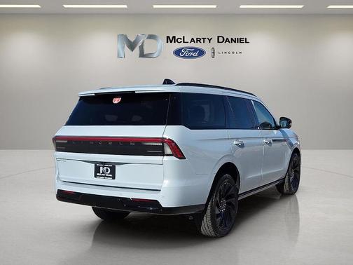 Crystal White Metallic 2026 Lincoln Navigator Reserve