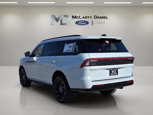 Crystal White Metallic 2026 Lincoln Navigator Reserve