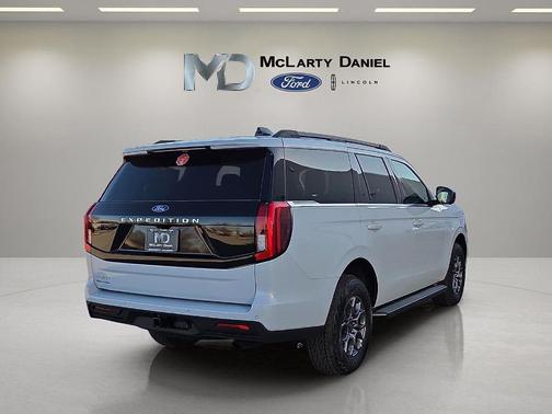 Space Silver 2026 Ford Expedition Active