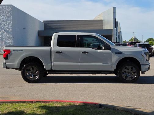 Avalanche 2024 Ford F-150 Lightning XLT