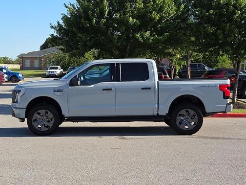 Avalanche 2024 Ford F-150 Lightning XLT