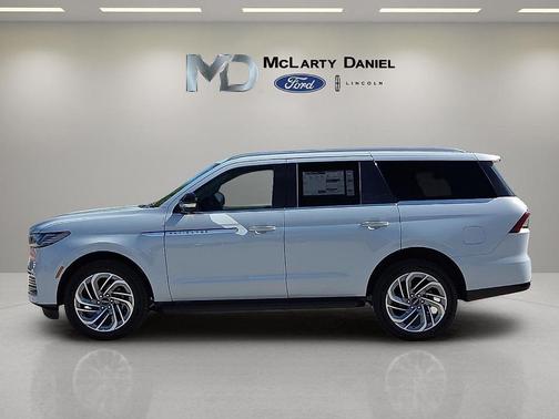 Crystal White Metallic 2026 Lincoln Navigator Premiere