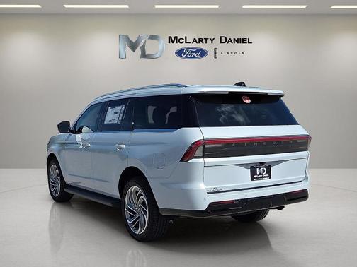 Crystal White Metallic 2026 Lincoln Navigator Premiere