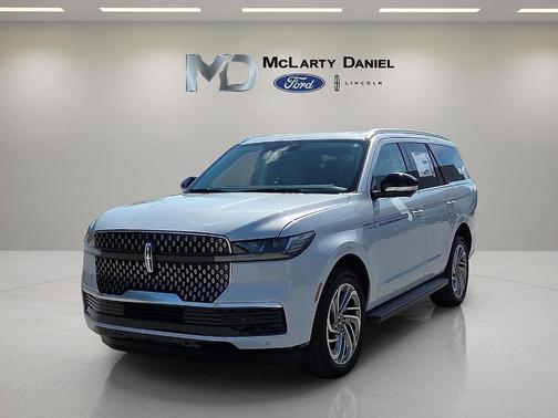 Crystal White Metallic 2026 Lincoln Navigator Premiere