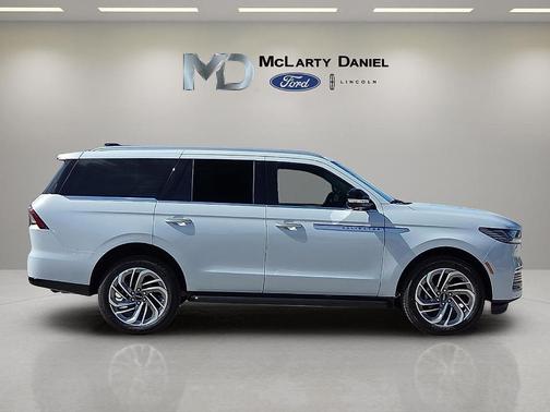 Crystal White Metallic 2026 Lincoln Navigator Premiere