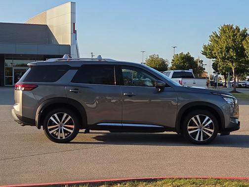 Gun Metallic 2024 Nissan Pathfinder Platinum
