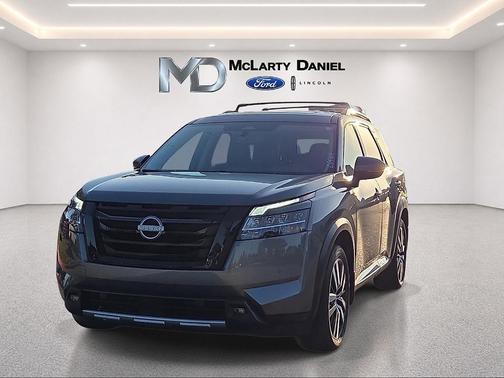 Gun Metallic 2024 Nissan Pathfinder Platinum