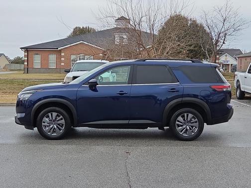 2025 Nissan Pathfinder SV