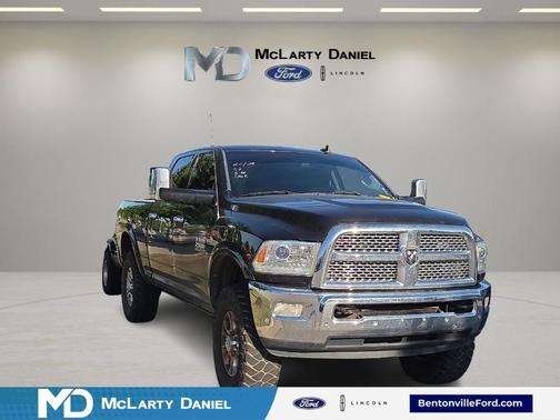 Brilliant Black Crystal Pearlcoat 2017 RAM 2500 Laramie