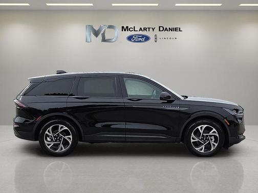 Infinite Black Metallic 2025 Lincoln Nautilus Premiere