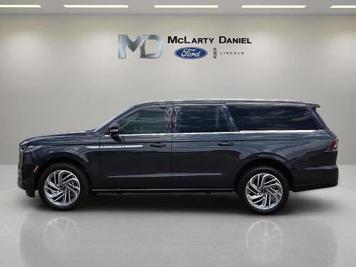 Starlight 2025 Lincoln Navigator L Reserve