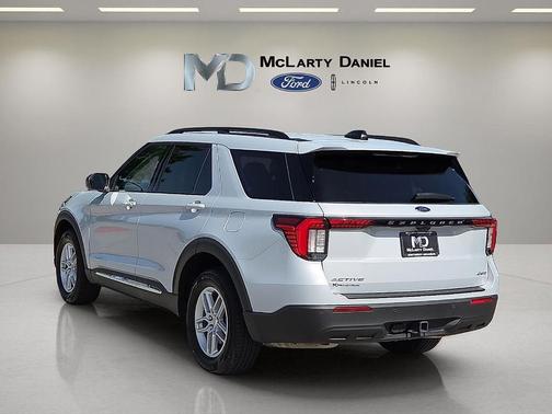 Space White Metallic 2025 Ford Explorer Active