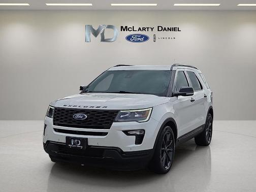 White Platinum Tri-Coat Metallic 2019 Ford Explorer sport