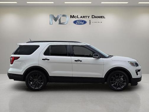 White Platinum Tri-Coat Metallic 2019 Ford Explorer sport